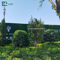 广州市番禺区南天名苑仿真草坪围挡植物墙