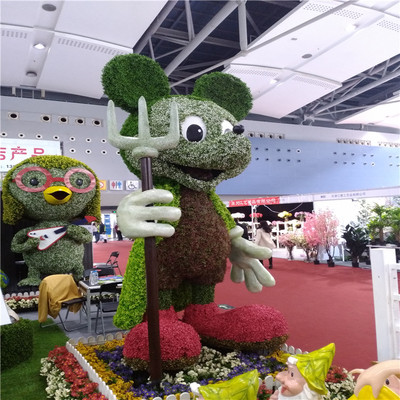 仿真綠雕米老鼠展示