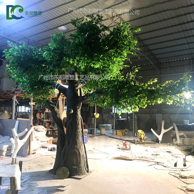 莫斯科動(dòng)物園仿真榕樹